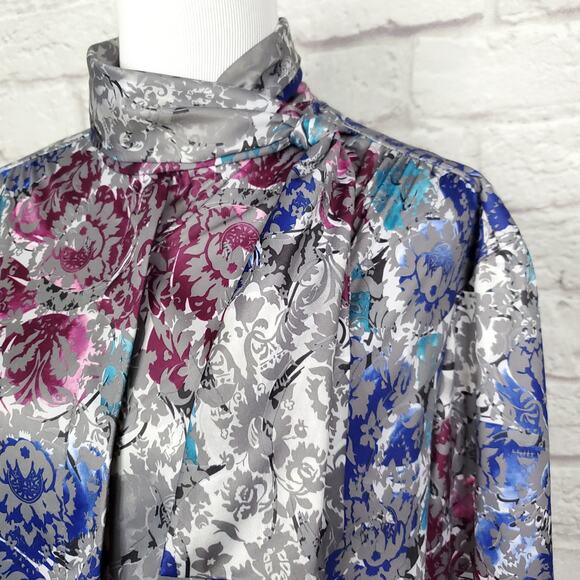 Vintage Blouse Polyester Gray Purple Floral Neck Tie Detail Fits a L/XL - Picture 3 of 12